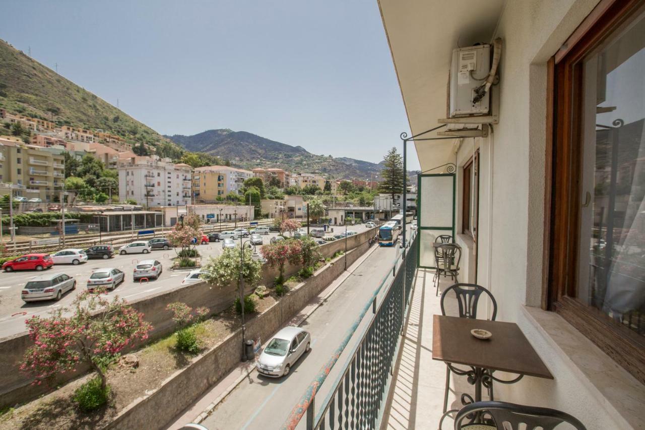 تْشيفالو Mia Guesthouse المظهر الخارجي الصورة